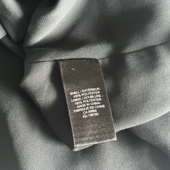 Banana Republic sleeveless blouse. 2 layers - sheer outer layer. - Picture 4 of 5